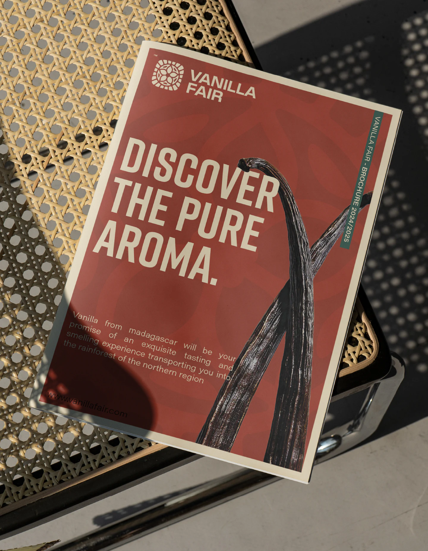 The brand catalog cover: Discover the pure aroma
